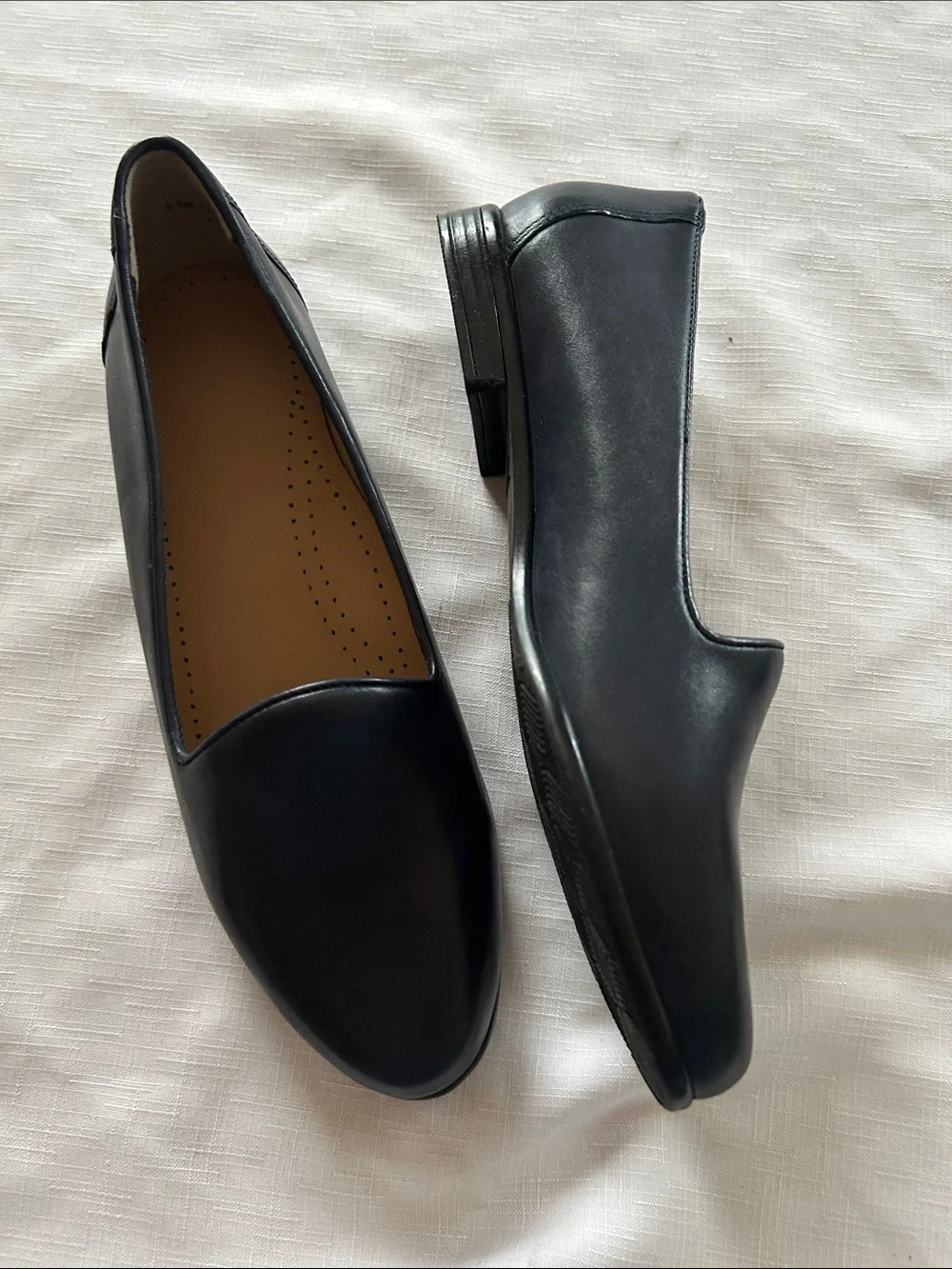Trotters Women's Navy Blue Leather Slip-On Loafers